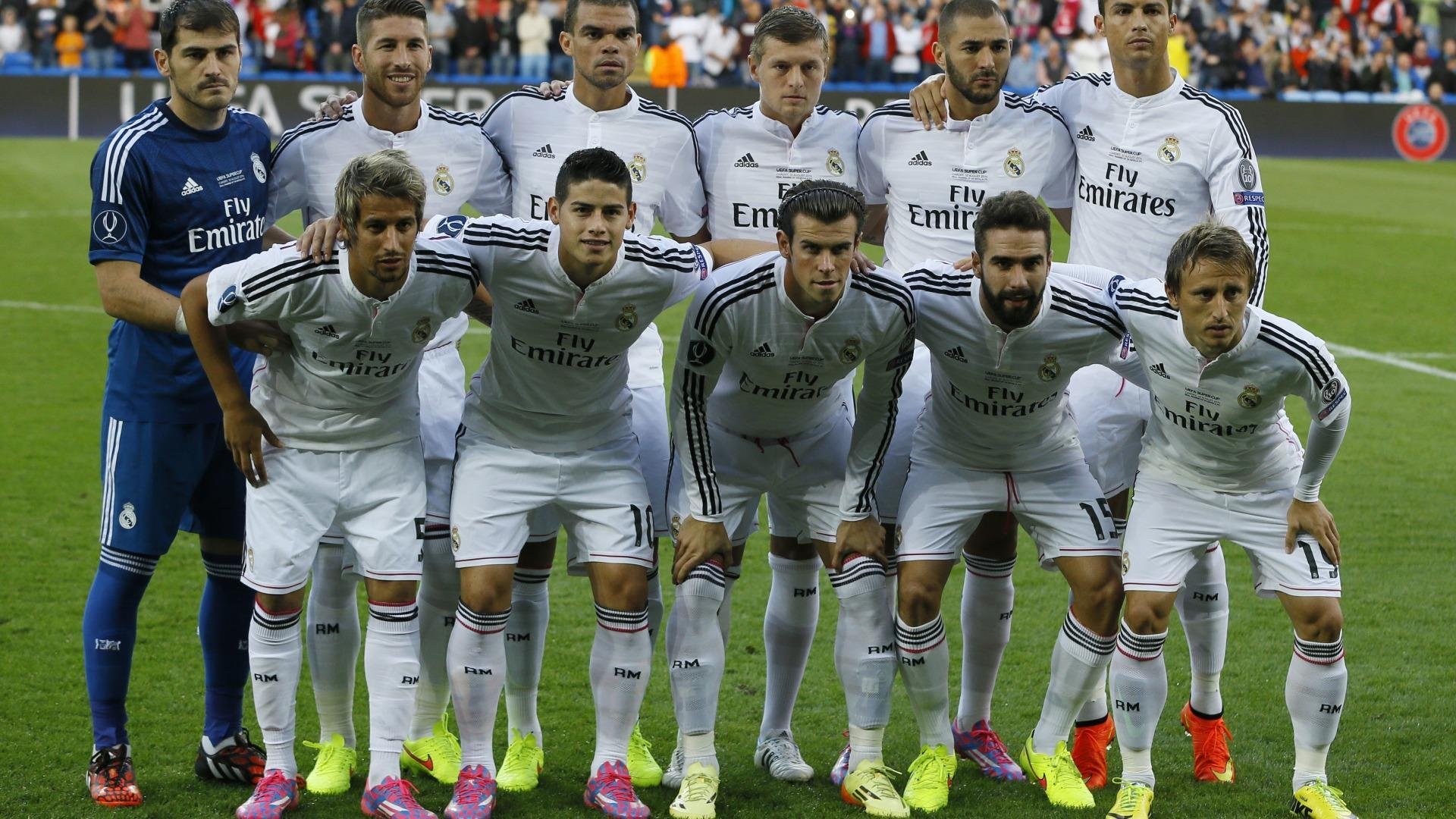 23+20+9，当詹姆斯在排名争夺战中雕刻里程碑，他的目光只望向山顶